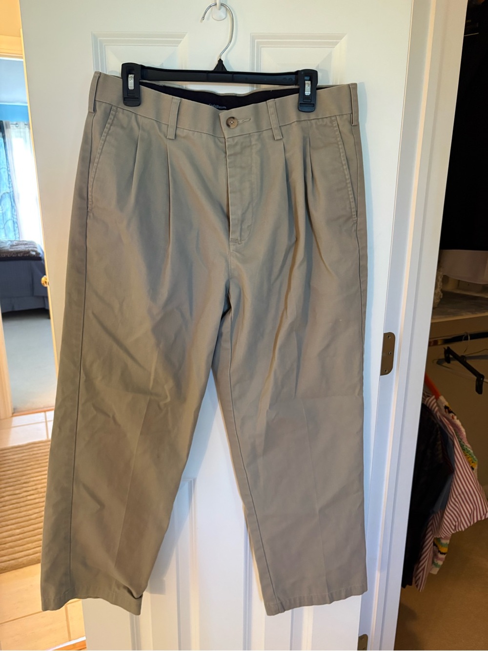 Croft and Barrow Classic Men's Khaki Pleated Pants, Size 34/29